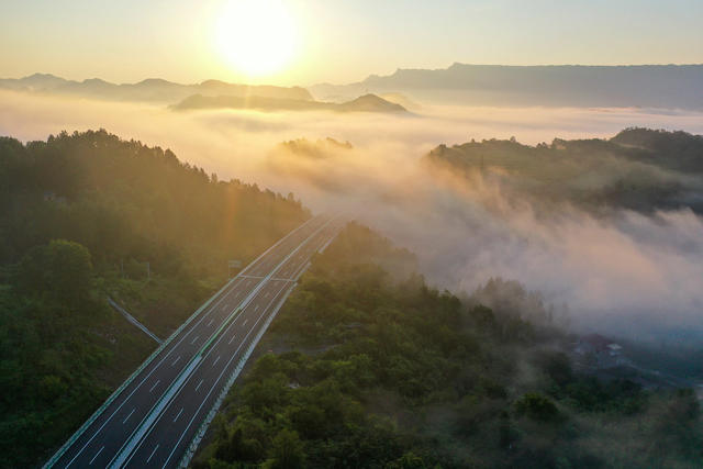 湖南，龙山，交通建设，公路网，高速公路，云海，青山，