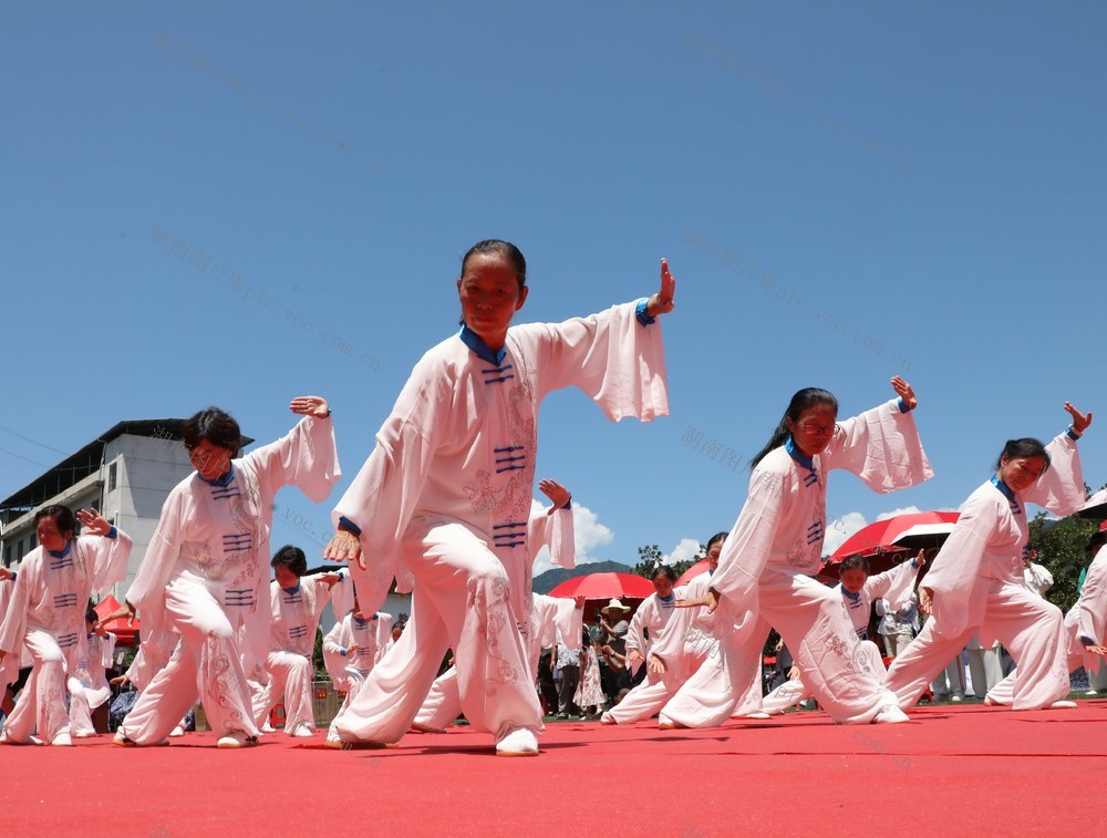  弘扬太极文化     倡导全民健身