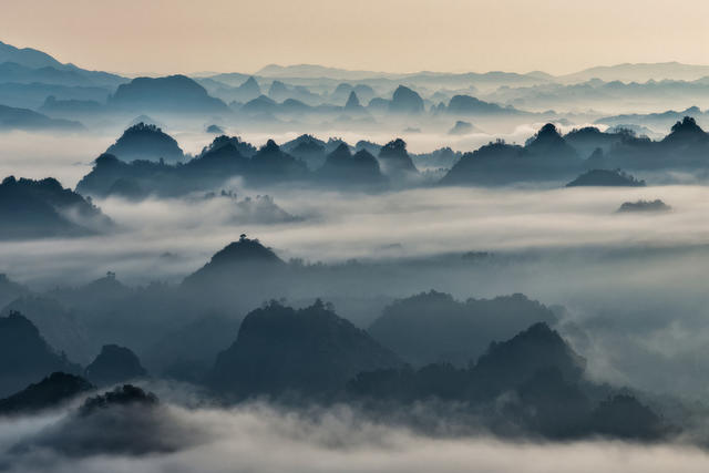 水墨 画卷 云雾 山峦 雾