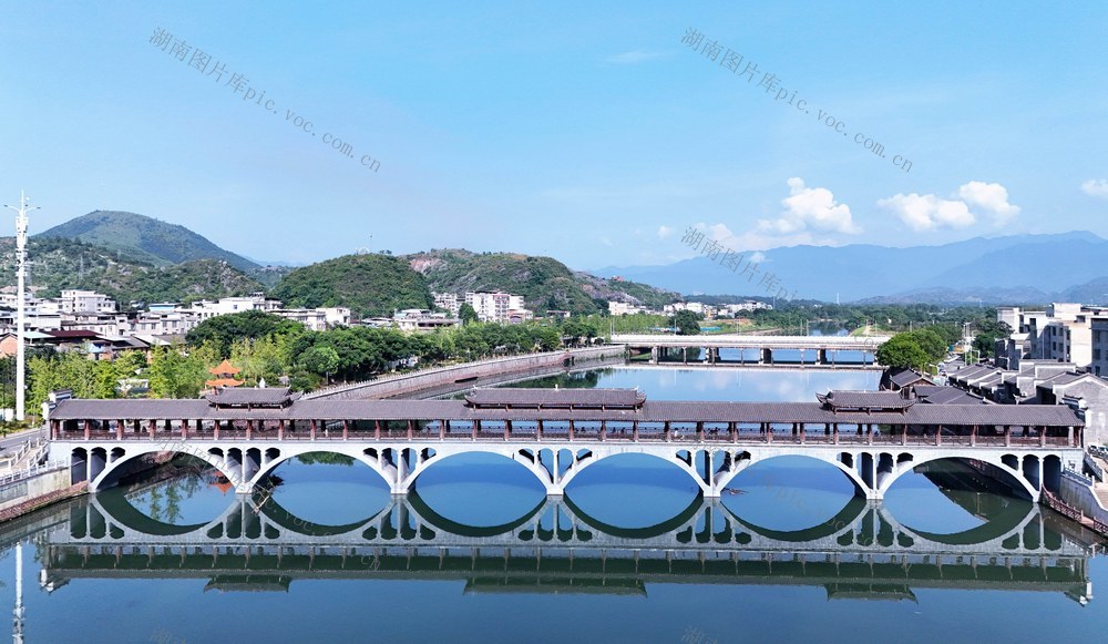 碧水蓝天生态美