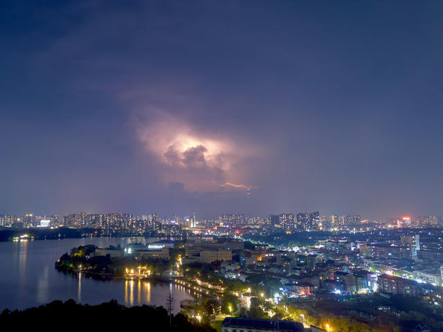 闪电  岳阳