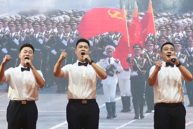 嘉禾：载歌载舞庆八一