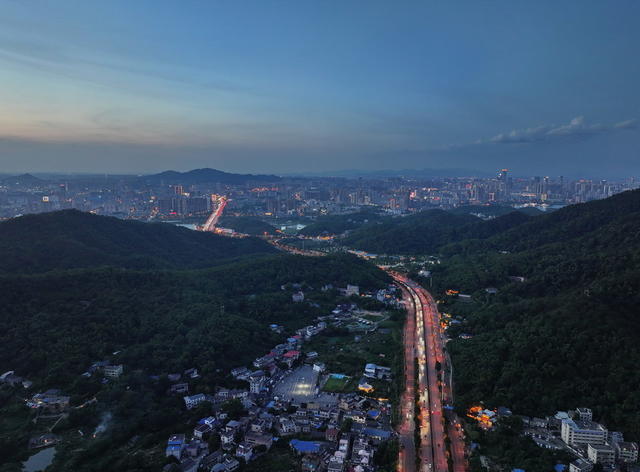 环线 岳麓山西大门