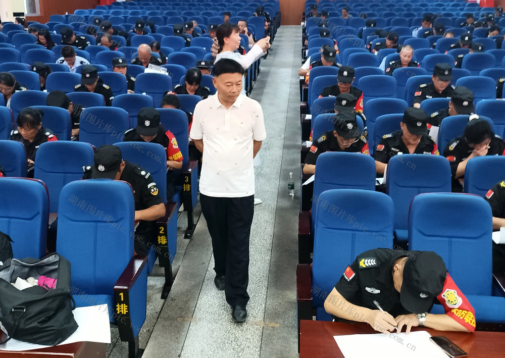 校园专职保安精心培训   
   严格 组考