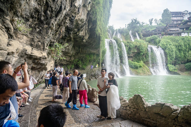 芙蓉镇 瀑布 旅游热