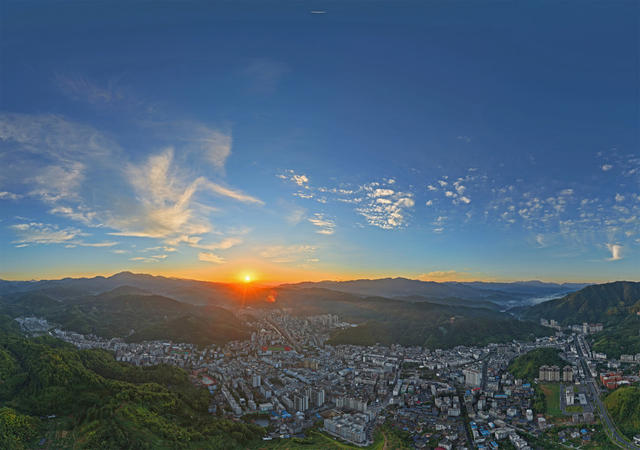 湖南桂东 旭日 山城 诗意