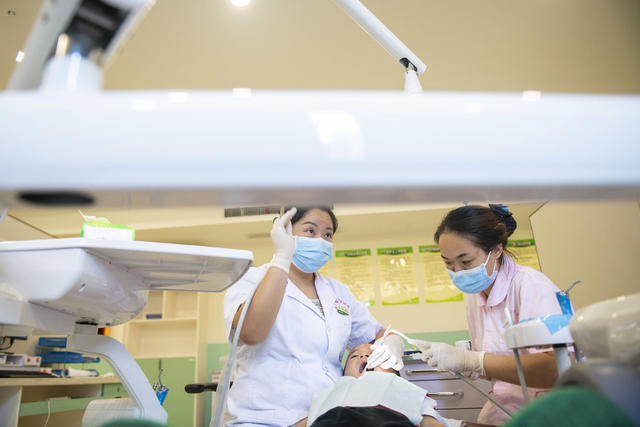 娄底 医师节 医生 坚守岗位