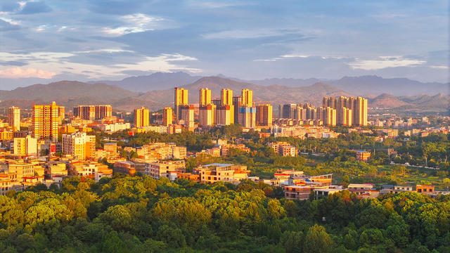城市  朝阳  金光  照耀