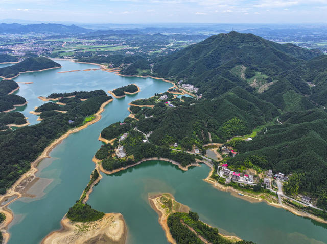  美丽乡村  绿水青山  水资源  碧水蓝天  湿地  河流
