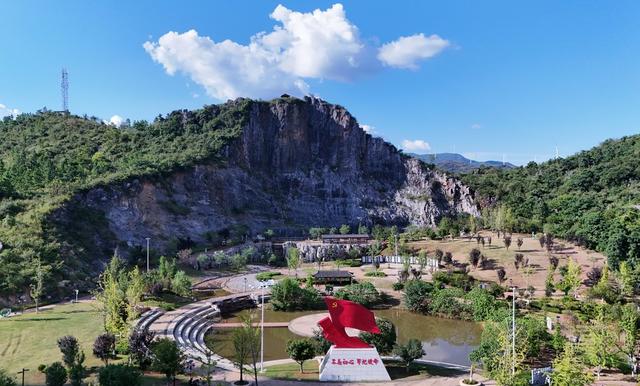 废弃矿山变身生态公园