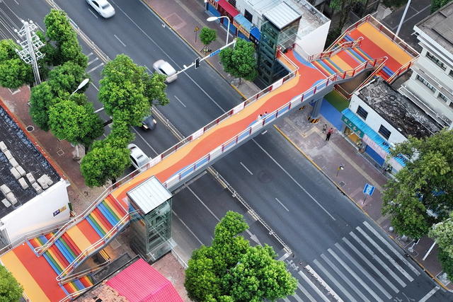 益师附小囗路口天桥口建成