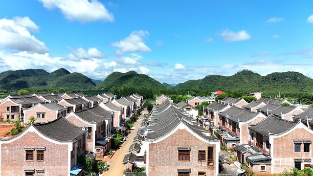  易地搬迁   安居乐业