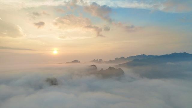 张家界袁家界朝霞云海美如画
