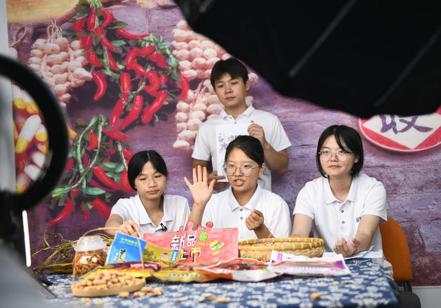 湖南道县：暑期实践 电商助农