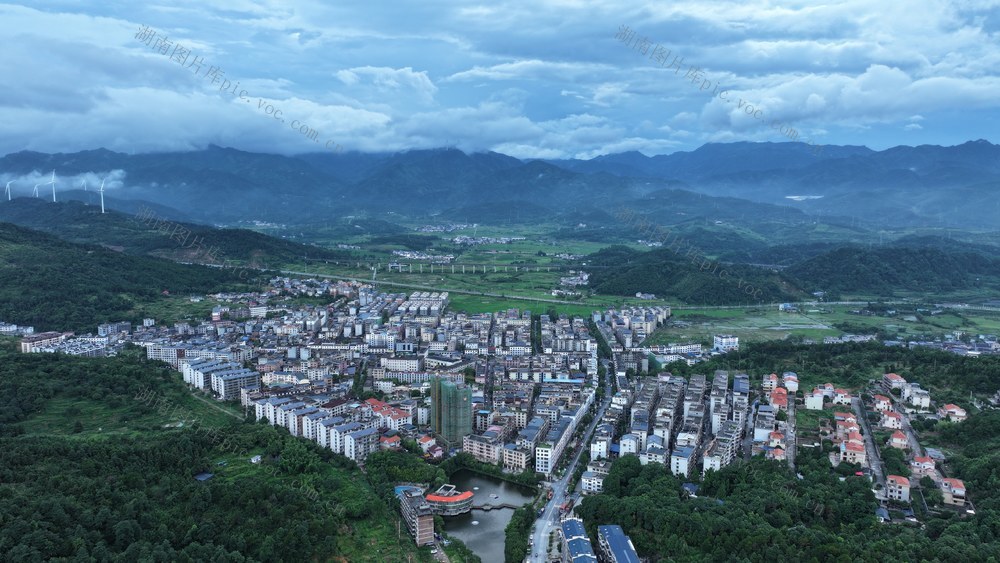 湖南  郴州  苏仙区  良田镇 
 绿水青山  画卷  强化耕地保护  严守耕地红线  国土绿化  生态宜居  粮食   耕地