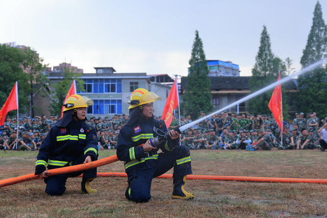 消防 安全 进校园 军训 学生 青春 学习 自救