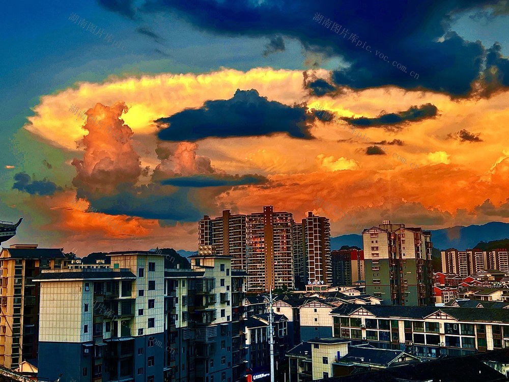 彩云漫天
