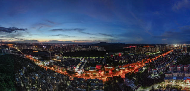 航拍  郴州  苏仙区  城东新区  陶醉  夜景  王仙岭  夜色  灯火辉煌  车水马龙  郴州大道 
 充满活力   魅力  城市夜景