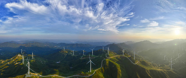 风电产业  清洁能源  观光旅游  绚丽朝霞  日出  县域经济  休闲游玩