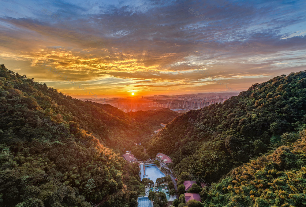 湖南  郴州  苏仙区  城东  王仙岭  航拍 
 绚丽晚霞  美景  风景区  青山绿水  美轮美奂  画面