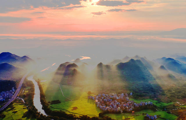 嘉禾：朝霞映大地 乡村如画卷