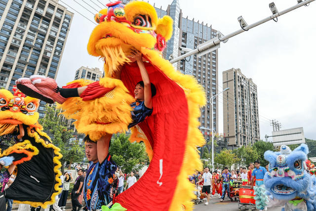 舞龙舞狮展新貌