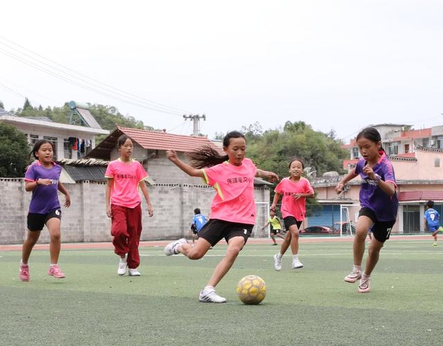 乡村孩子的足球梦