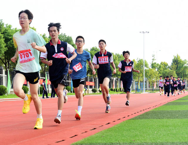 国庆节  中学生  迎接活动  体育  跑步  跳绳