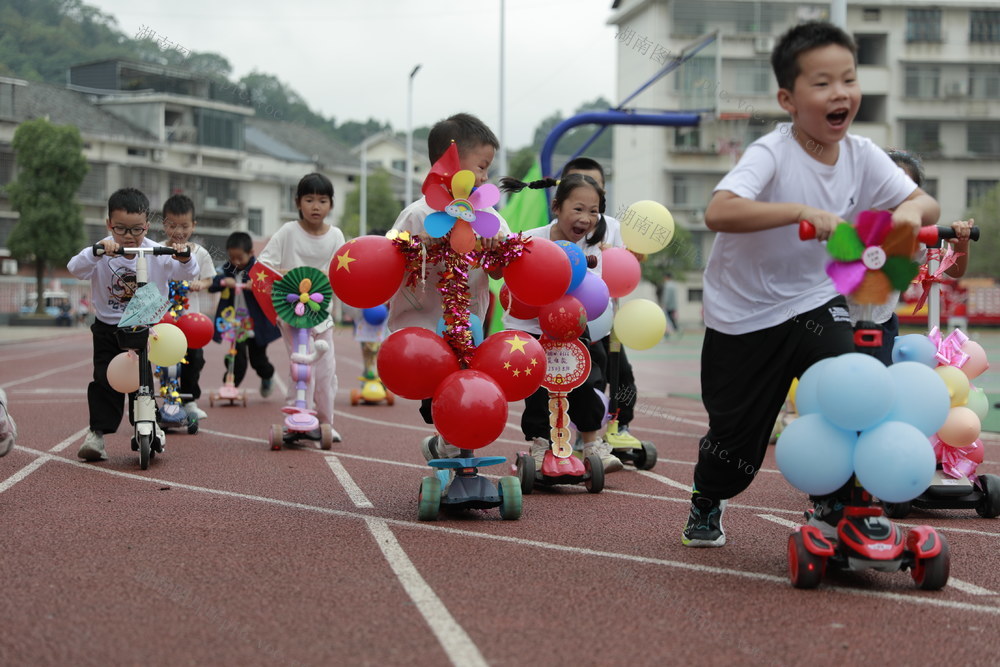 迎国庆 动起来 为祖国喝彩