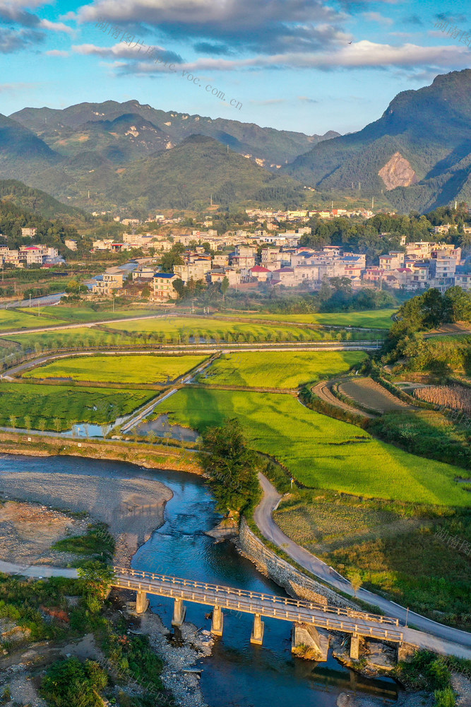 湖南，龙山，田野，秋景，小溪，民居，稻田，画卷