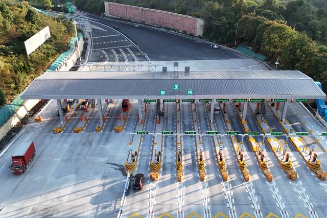 高速公路  收费站  数智云 
交通出行