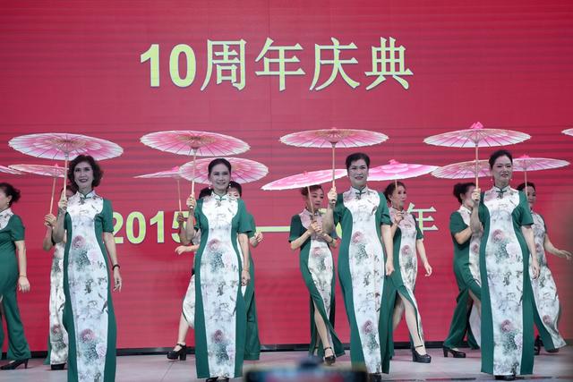 国庆节 旗袍 欢庆