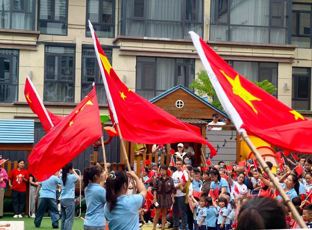 凤凰县 幼儿园 萌娃 庆国庆 游戏 爱国注意教育