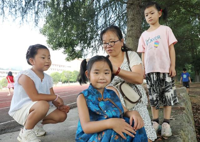 长大后我就成了你——一家三代三尺讲台绘春秋