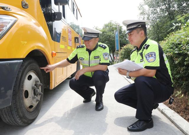  校车“体检”保安全