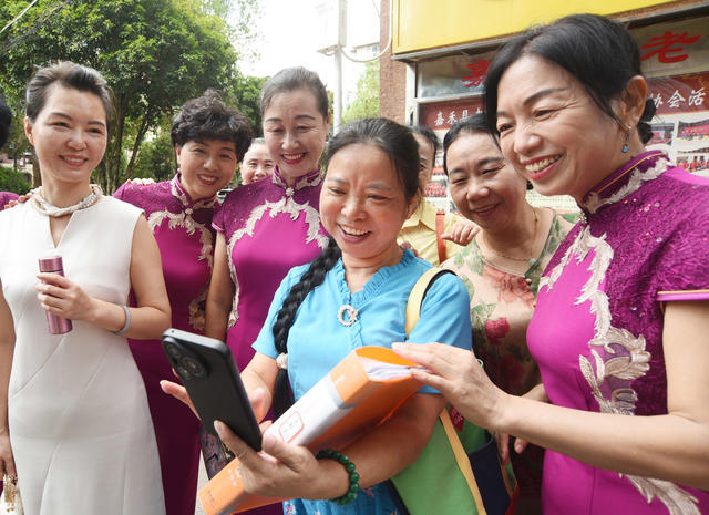 嘉禾：多彩活动  迎教师节