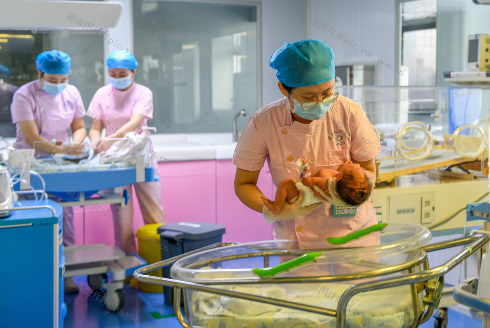 湖南道县：坚守岗位度国庆