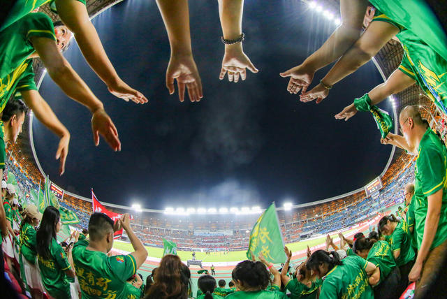 湖南  湘超  足球  球迷  郴州市  体育中心  湘超联赛 
 郴州队  王博  帽子戏法  张家界队 主场胜利  郴州球迷 