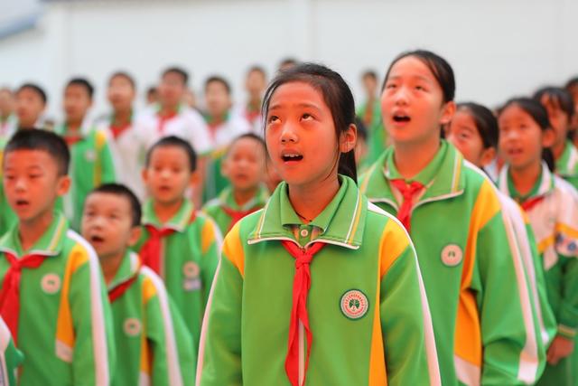 湖南 少先队员 入队 土家族 队员 湘西 苗族 小学 红领巾 先锋