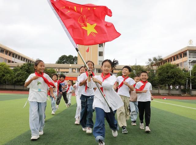 “红领巾” 喜迎建队日