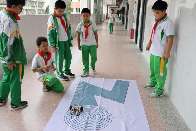 土家族  学生  苗族  小学 科学  创新  社团 学习 探究 实践  能力 梦想 放飞