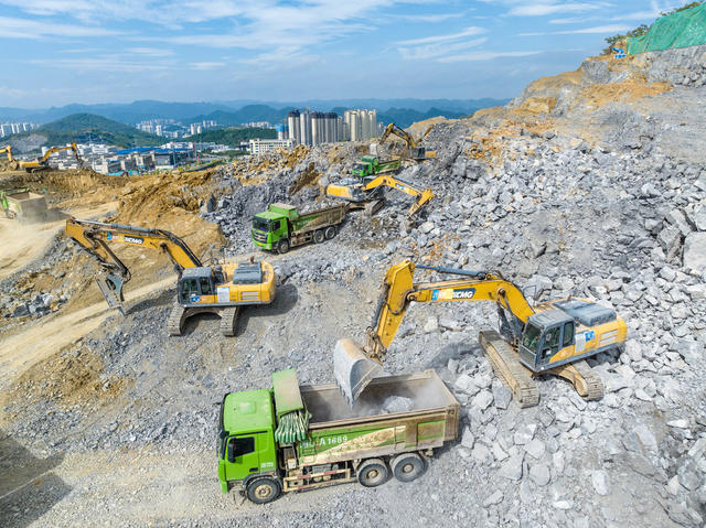 坚守岗位 国庆中秋 工程建设