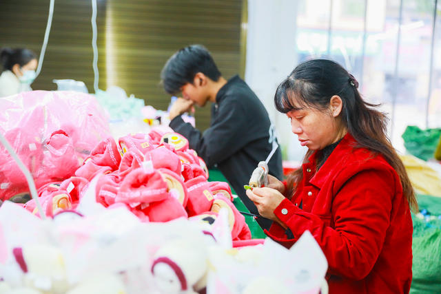 微工厂  订单  务工   顾家  两不误