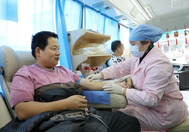    奉献爱心   无偿献血   