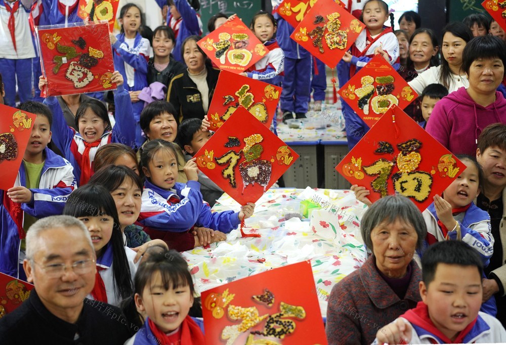 多彩活动喜迎重阳节  学校活动