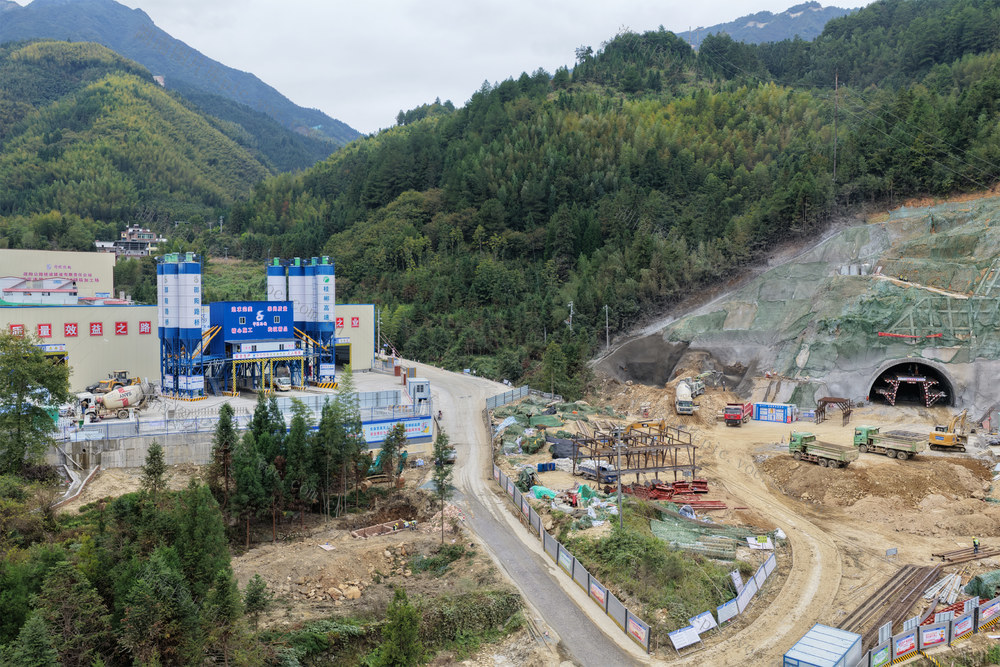 湖南桂东 “桂郴高速” 青鹅山隧道