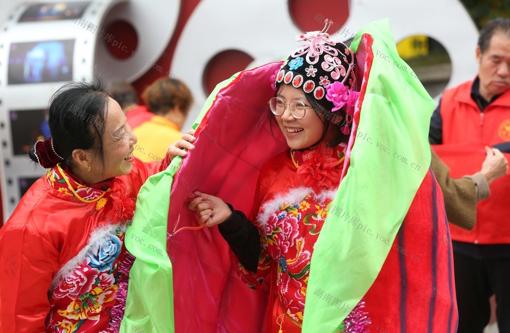 核脉永传   非遗焕彩  711时光小镇  重阳借 
 敬老   非遗   文艺演出 