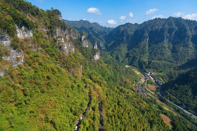 矮寨大峡谷秋色如画惹人醉