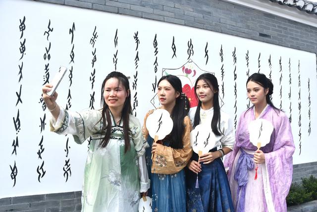  假日出游正当时