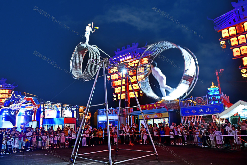杂技 国庆 民俗 游客 欢庆 